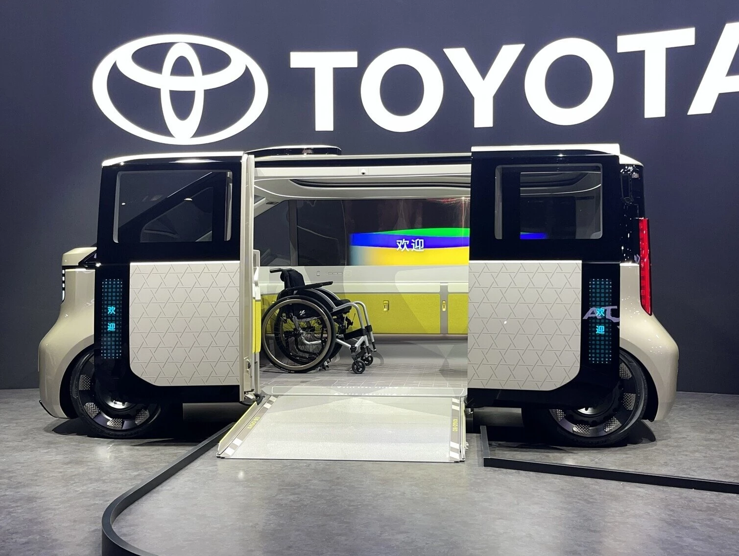 Toyota shows the original Kayoibako concept van in adaptive bus form