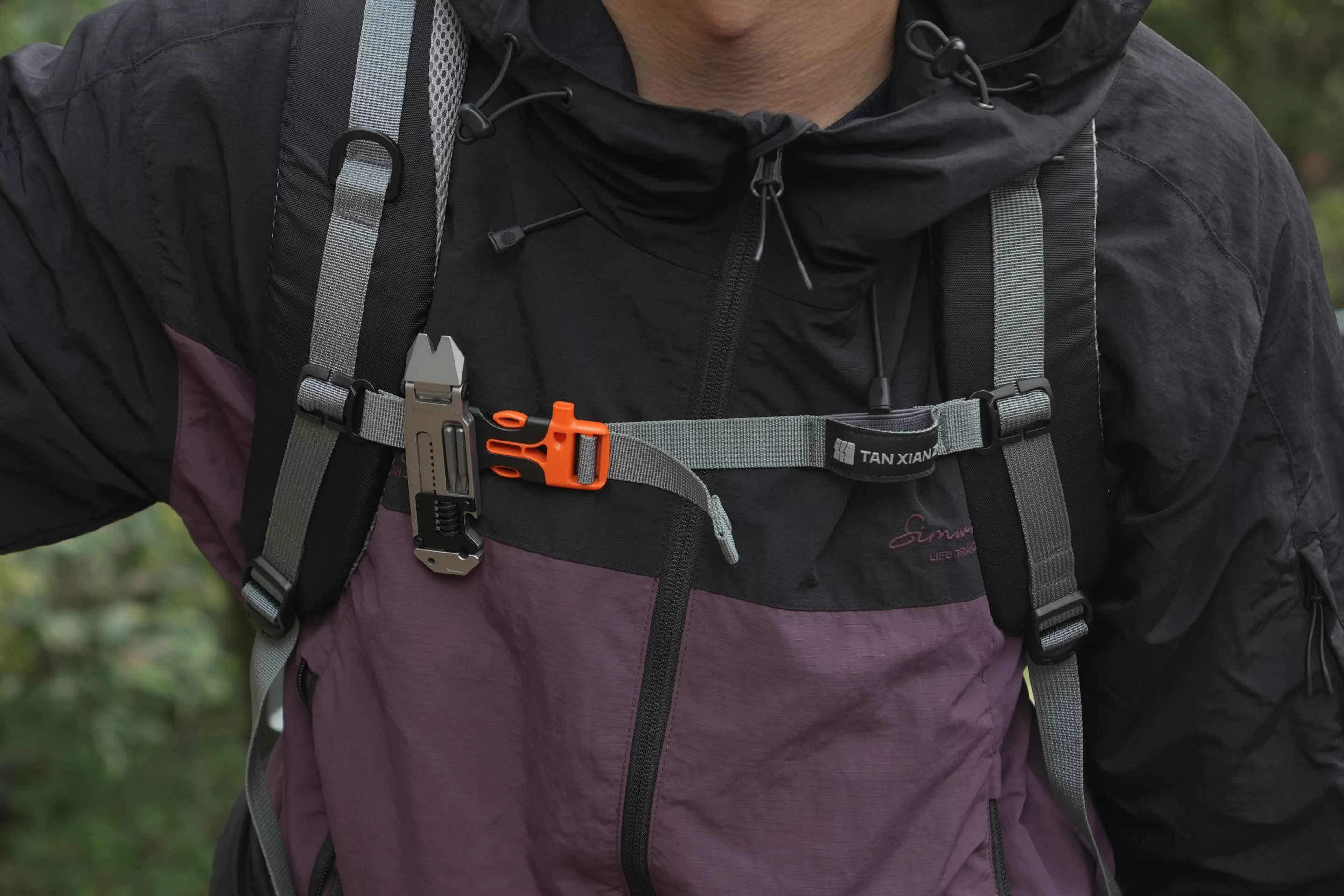 Users can carry the tool via a built-in back clip or a keychain hole