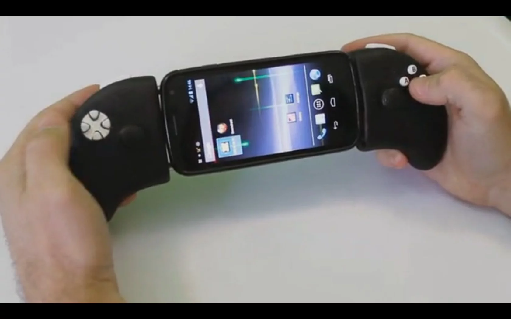 XOPAD for Android USB game controller in use