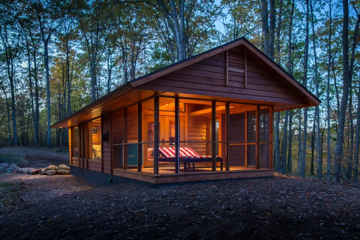 The ESCAPE home looks like a cabin but is actually rated as an RV (Photo: Canoe Bay)