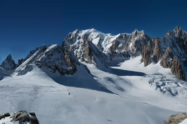 The impressive panorama took more than two weeks to complete