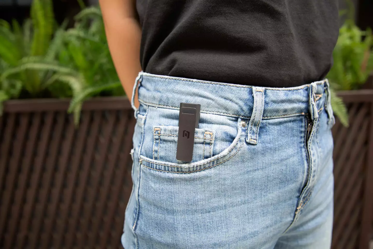 The AI Recorder comes with an integrated clip