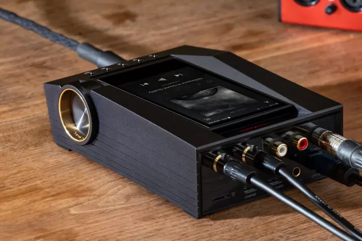 The Acro CA1000T portable desktop headphone amp/audio player is the first product in the world to feature new flagship ES9039MPRO DACs from ESS