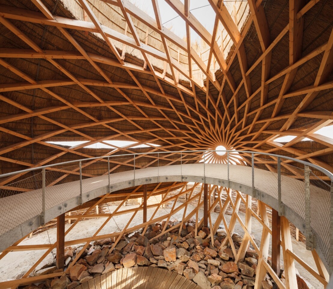 The upper part of Tij is made from pine