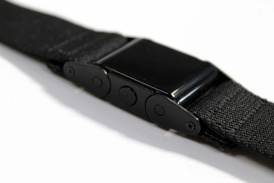 The PulseOn has only two buttons