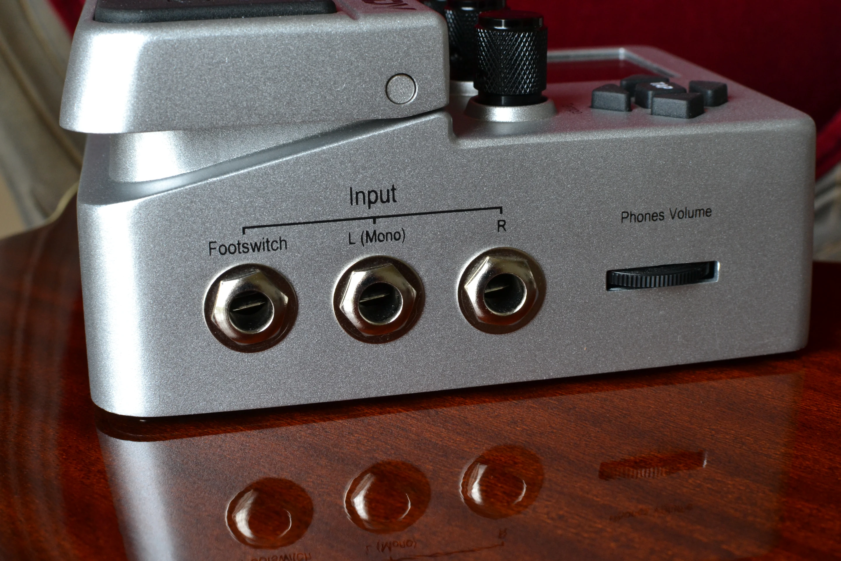 The right side has left/right 6.4 mm instrument input jacks, a 6.4 mm footswitch jack and a headphone monitoring volume dial (Photo: Paul Ridden/Gizmag)