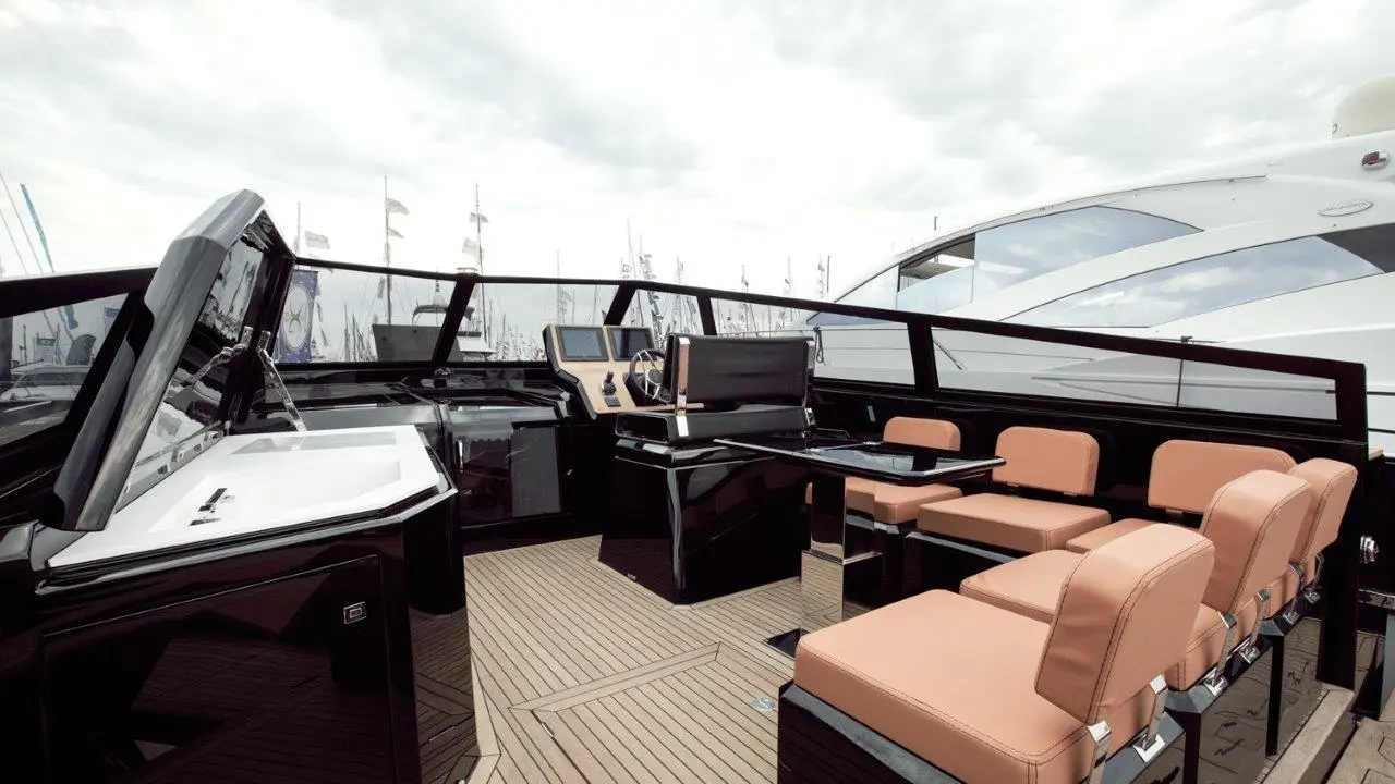 On board the Evo 43