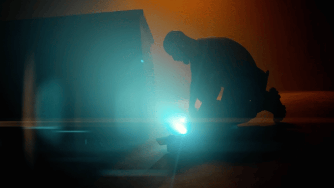 Using the Darkfade's angled head to his advantage