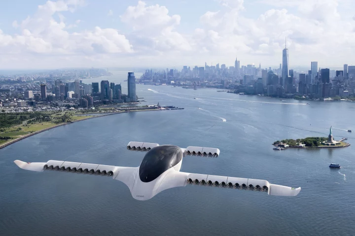 The Lilium eVTOL air taxi design, inspired by the hammerhead shark and manta ray, uses 36 tiny ducted fans, mounted in tilting banks