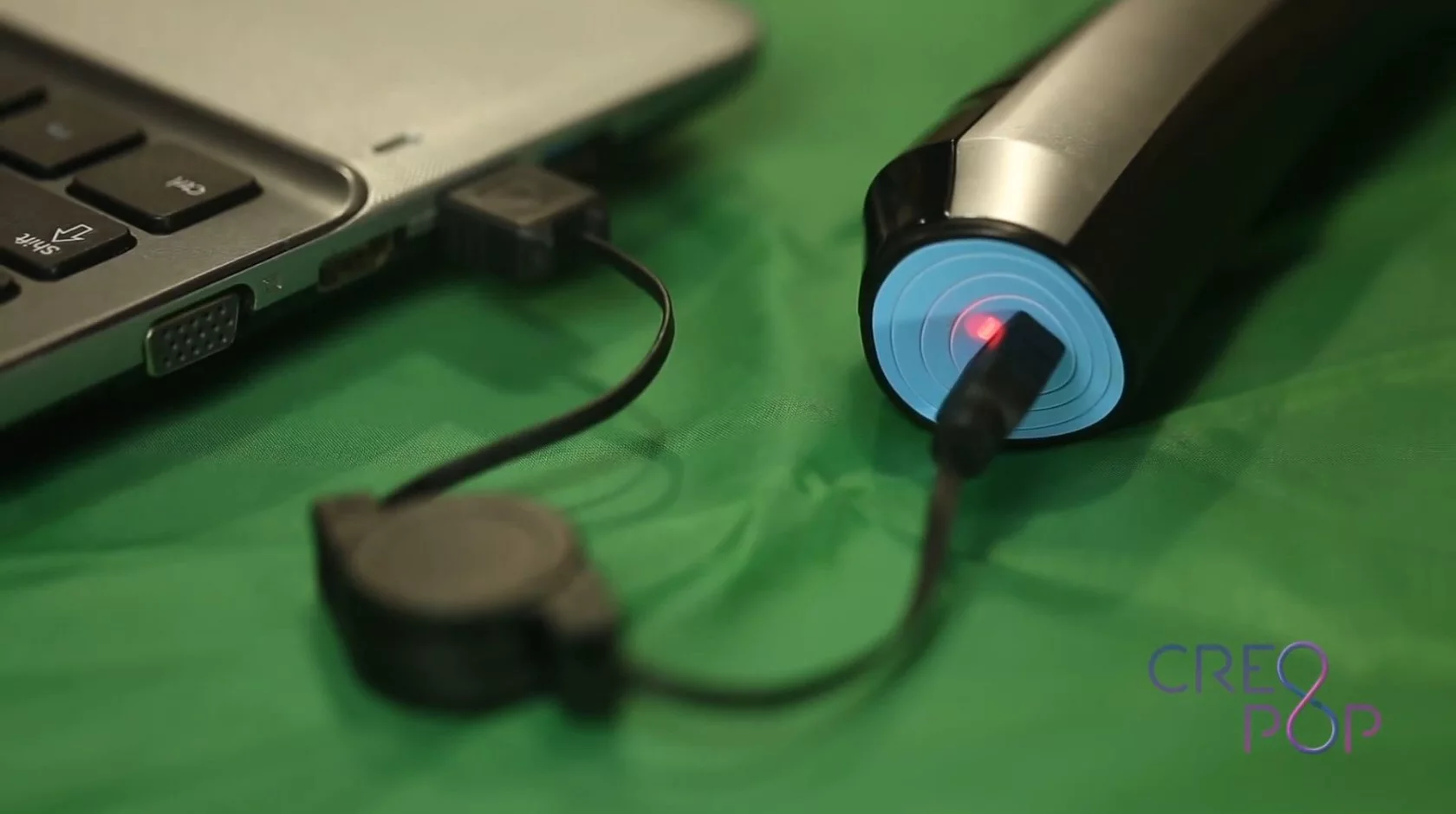 The CreoPop pen's 800 mAh battery is charged via a micro-USB port to the top of the plastic body