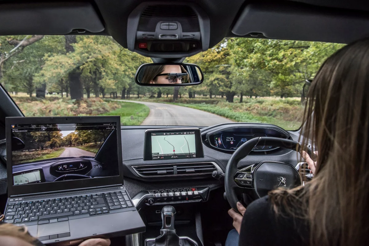 To monitor the eyes of drivers, Peugeot fitted them with Tobii Pro Glasses 2, which use six cameras that track the direction the retina is looking every 0.05 seconds