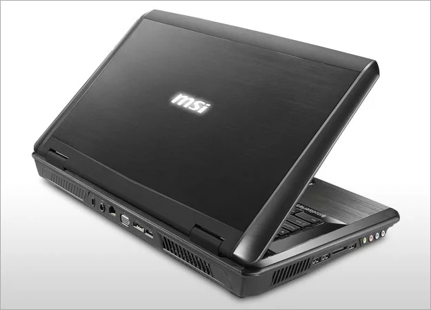 The MSI GT780DXR is equipped with a 9-cell battery, weighs 8.6 lbs (3.9 kg) and measures 16.85 x 11.34 x 2.17in (42.8 x 28.8 x 5.5 cm)