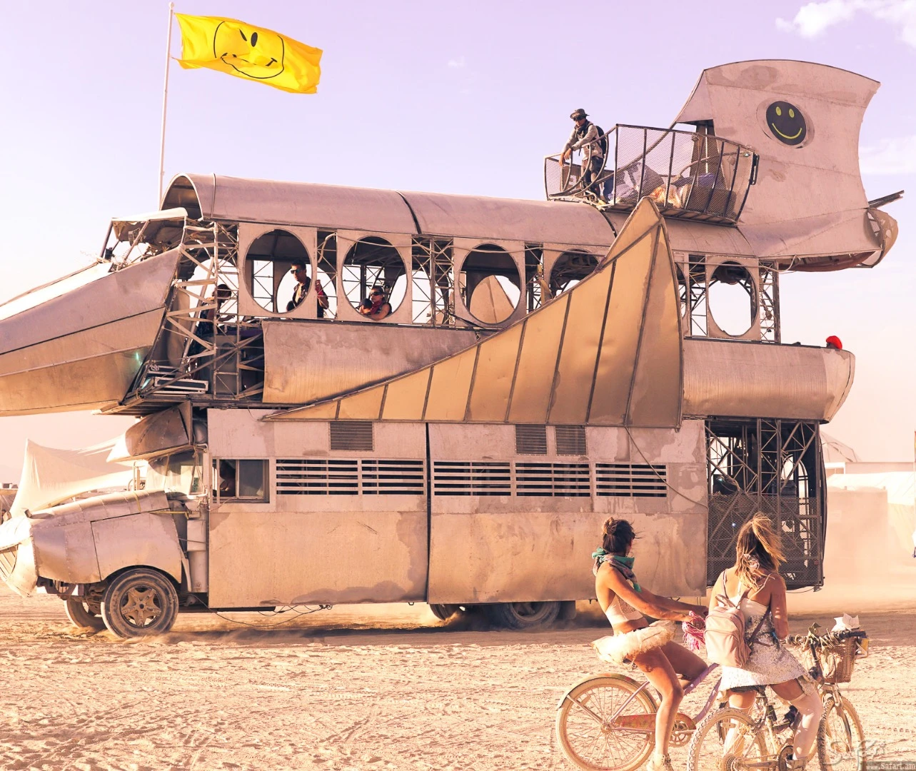 Another look at the strange plane fuselage art car (Credit: Anastasiy Safari, Flickr (CC-BY-NC-ND 2.0))