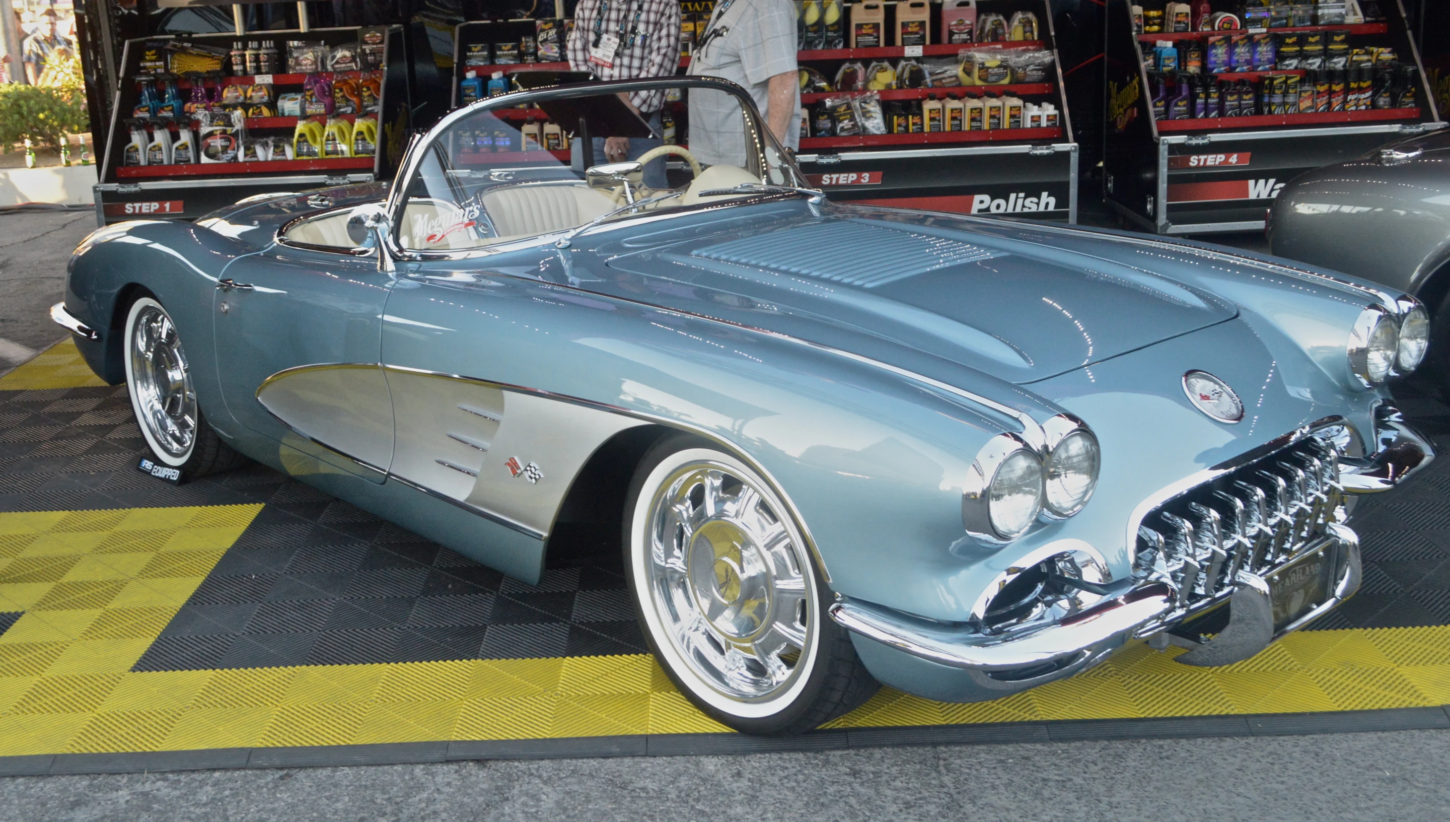 Classic Corvette outdoors at SEMA (Photo: C.C. Weiss/Gizmag)