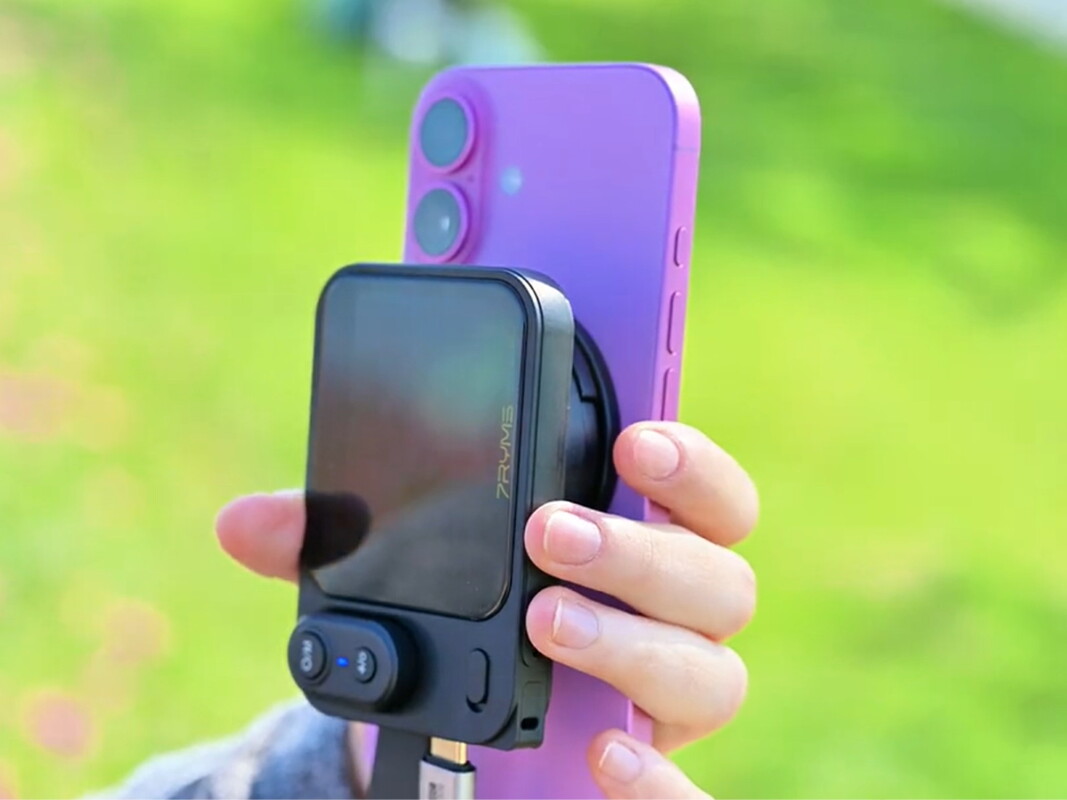 V1 Pro monitor for smartphones makes solo filming easier