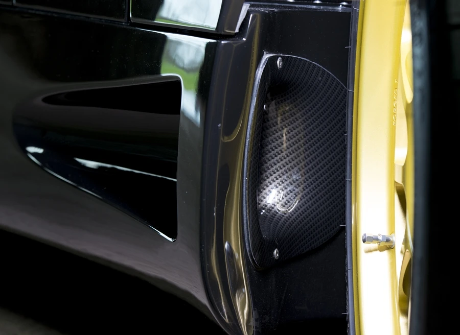Ultima Evolution carbon front brake ducts