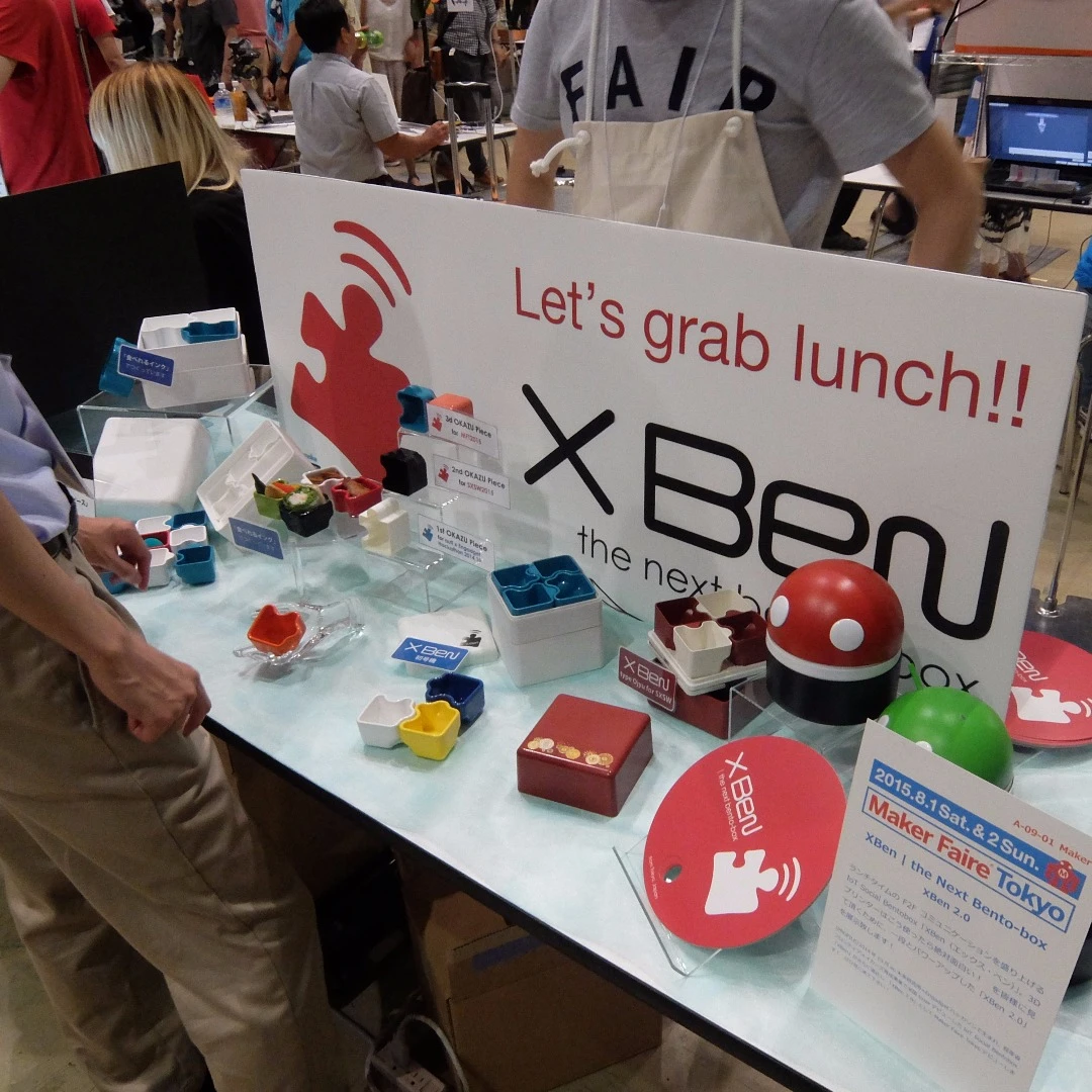 A Bento-box is your lunch box in Japan – the XBEN keeps your meal in a 3D jigsaw like container and incorporates sensing technology and LED illumination