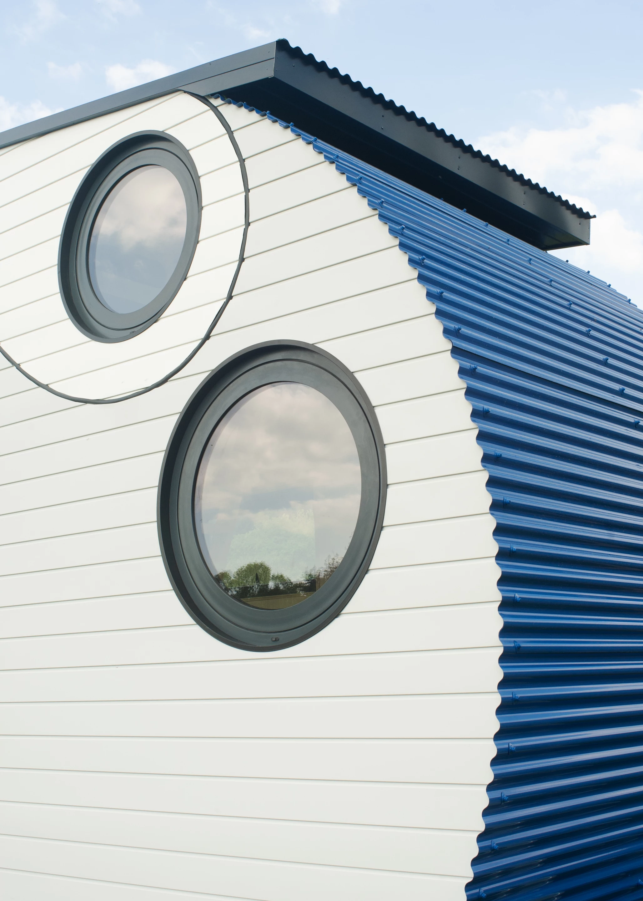 The Grand-Duc is finished in aluminum and has distinctive porthole-style windows