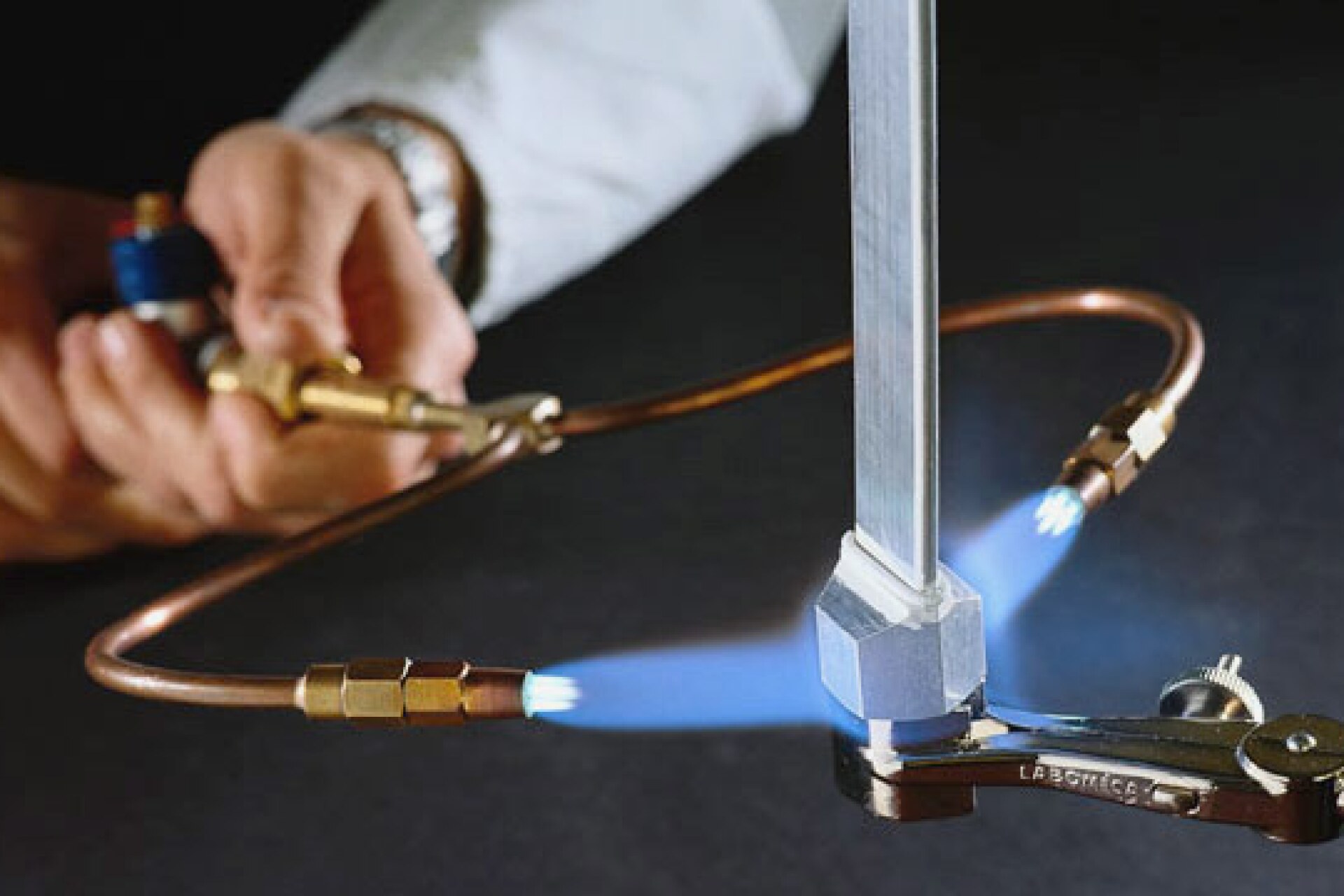 пайка азотом. сварка и пайка металлов. редуктор для продувки азотом. пайка меди в среде азота. припой для пайки меди газовой горелкой.