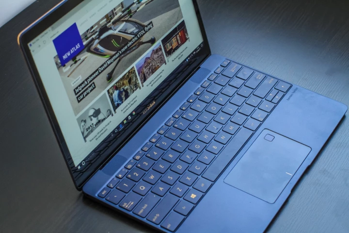 The Asus Zenbook 3 is the closest thing you can get to a Windows MacBook