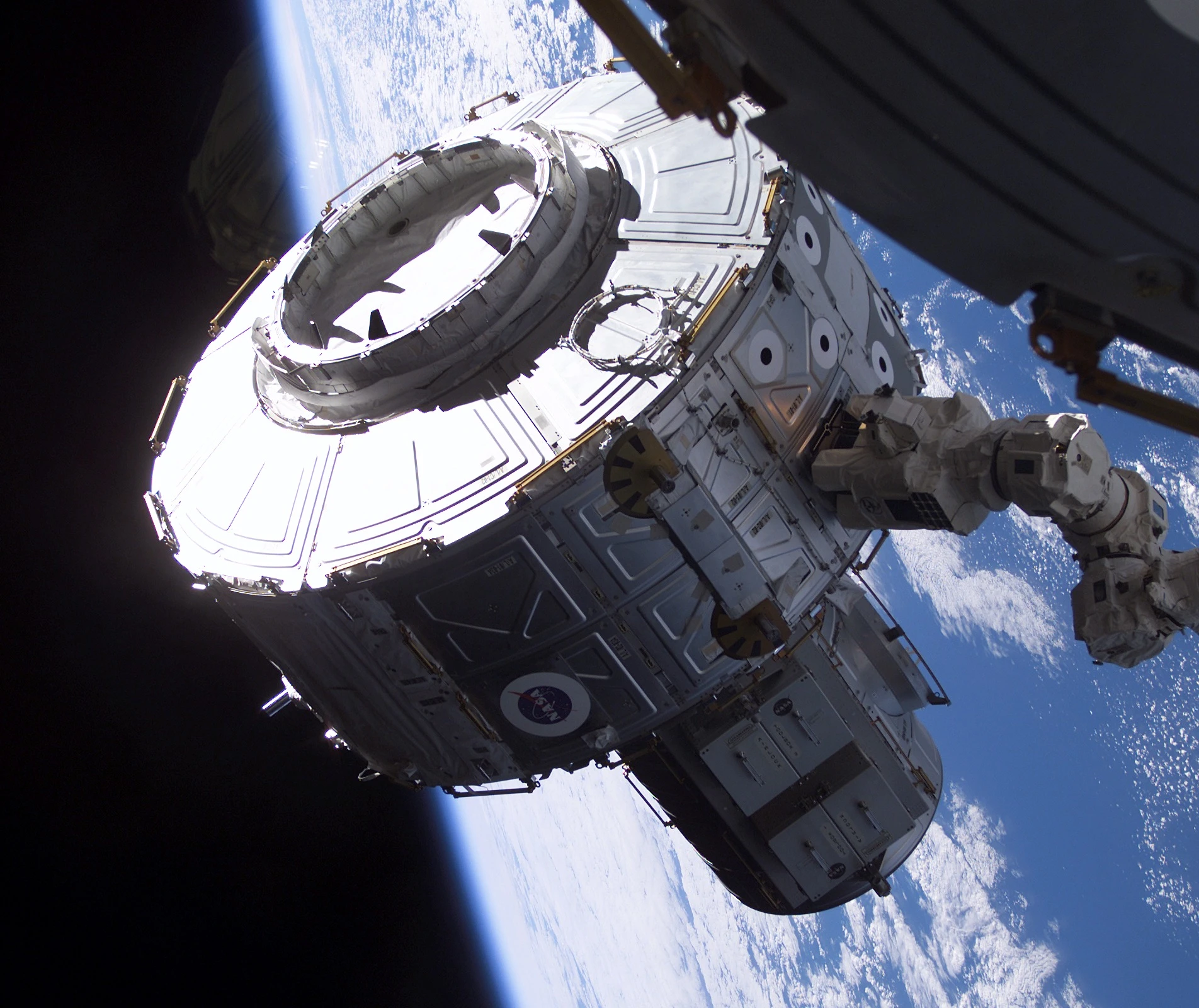 Quest airlock being installed on the ISS (Photo: NASA)