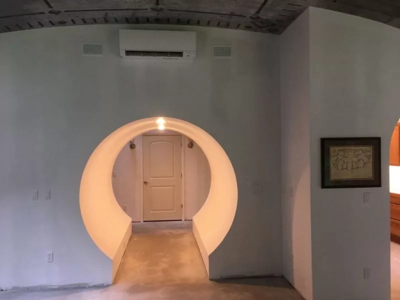 Hobbit Hollow's interior features a circular hallway