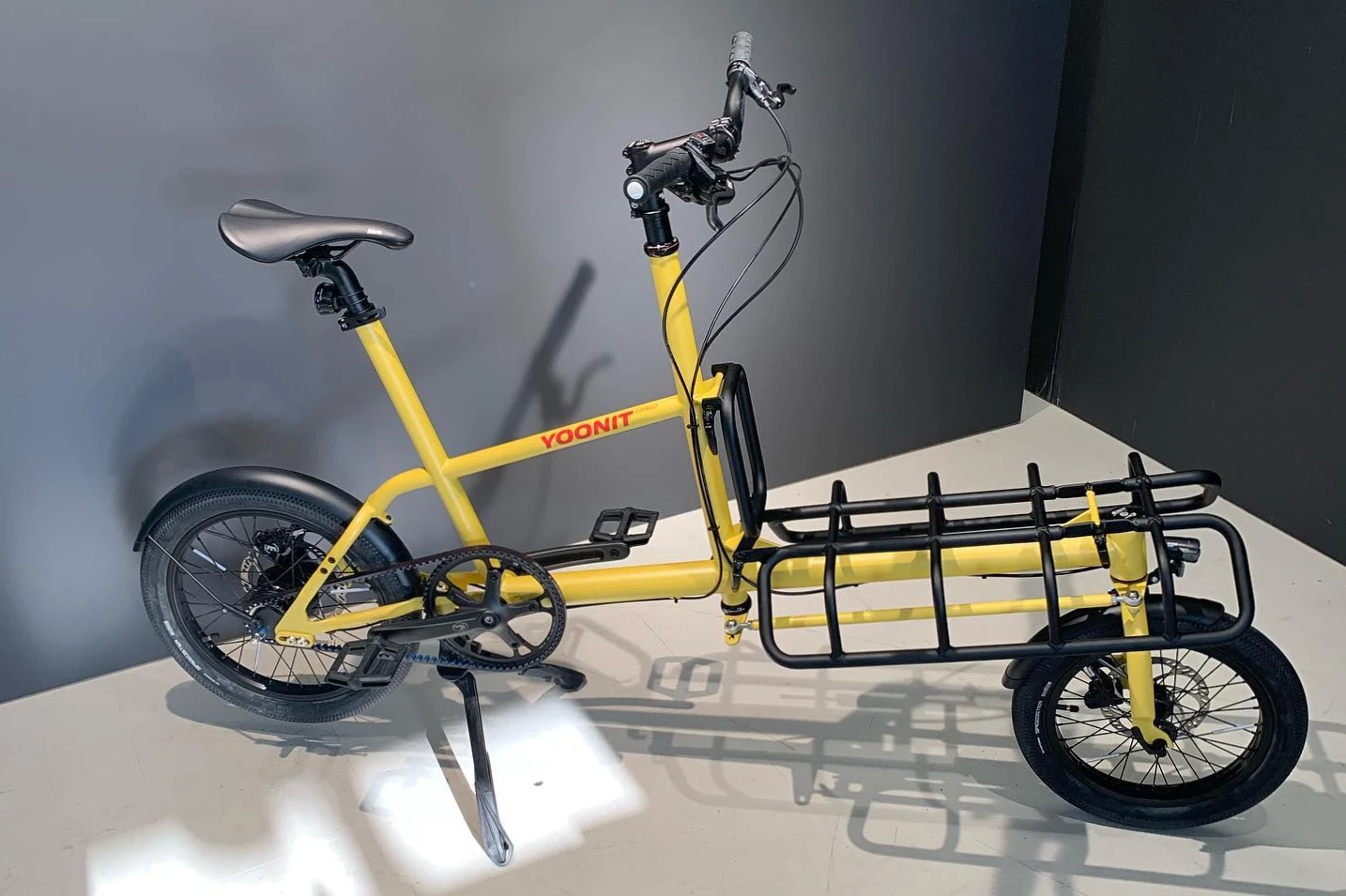 The Yoonit's chromoly steel frame fits riders measuring 160 to 200 cm tall (5'2" to 6'6")
