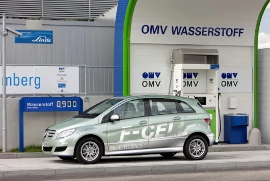 The Mercedes-Benz B-Class F-CELL hydrogen-powered electric vehicle to be released later this year