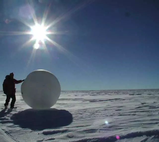 A tumbleweed rover being tested in Antarctica (Photo: NASA)