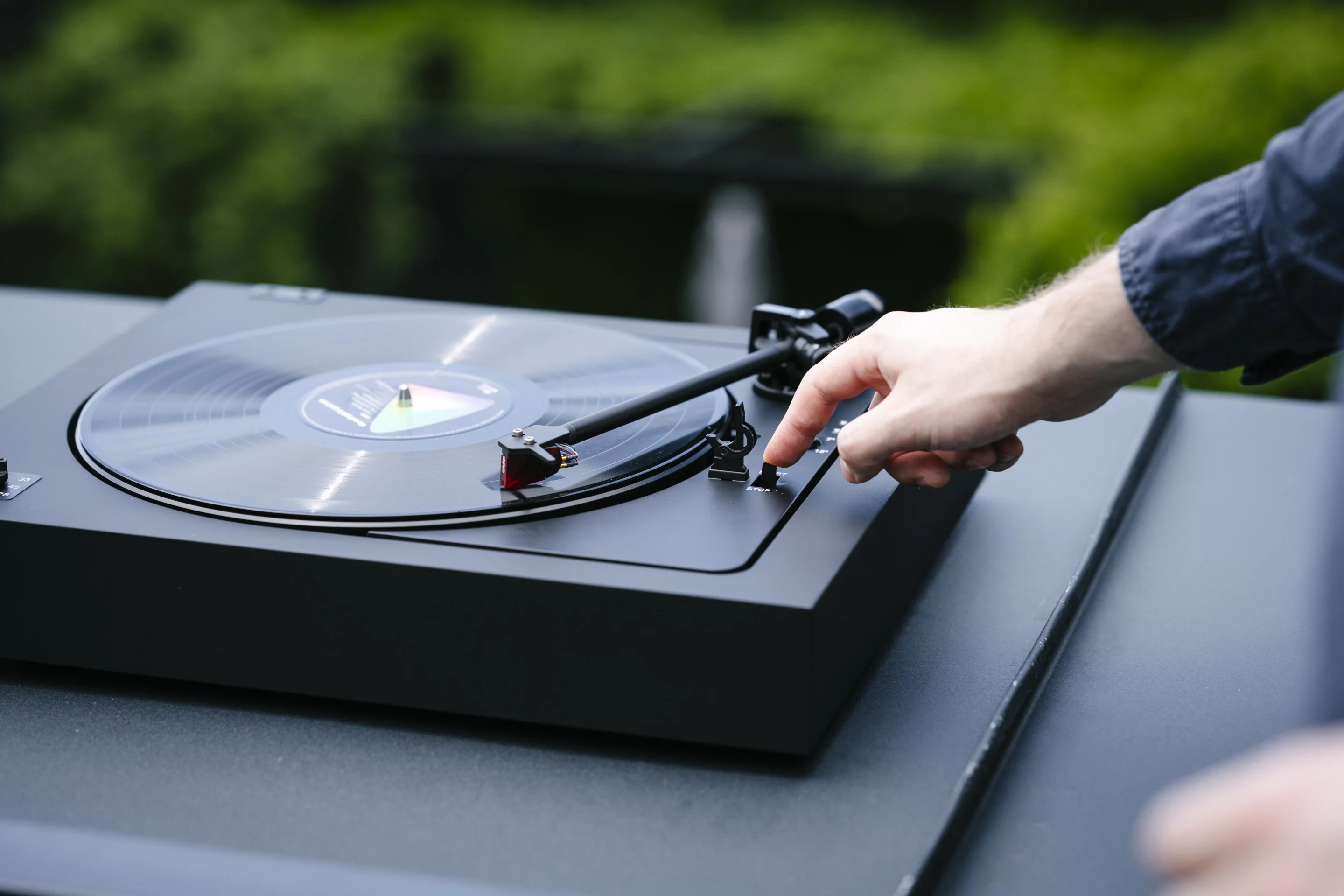 Playback is automatic started with a flick of the Start/Stop switch to the right of the tone-arm