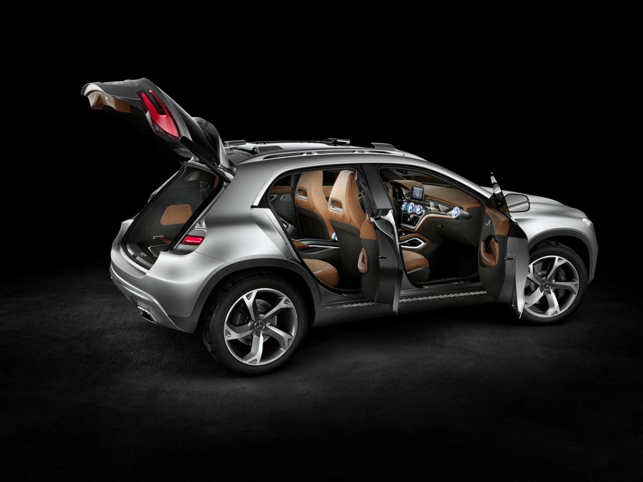 Working off the same platform as Benz’ A, B and CLA classes, the new GLA is similar in dimension but more stylistically evolved