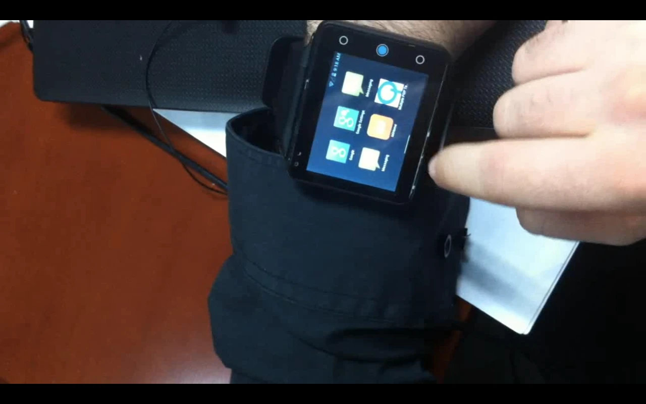The Neptune Pine can make phone calls, browse the Web, send emails, etc.