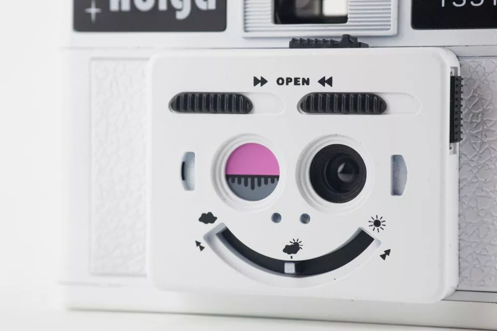 The Twin Image Maker - Holga's inexpensive 35mm 3D camera
