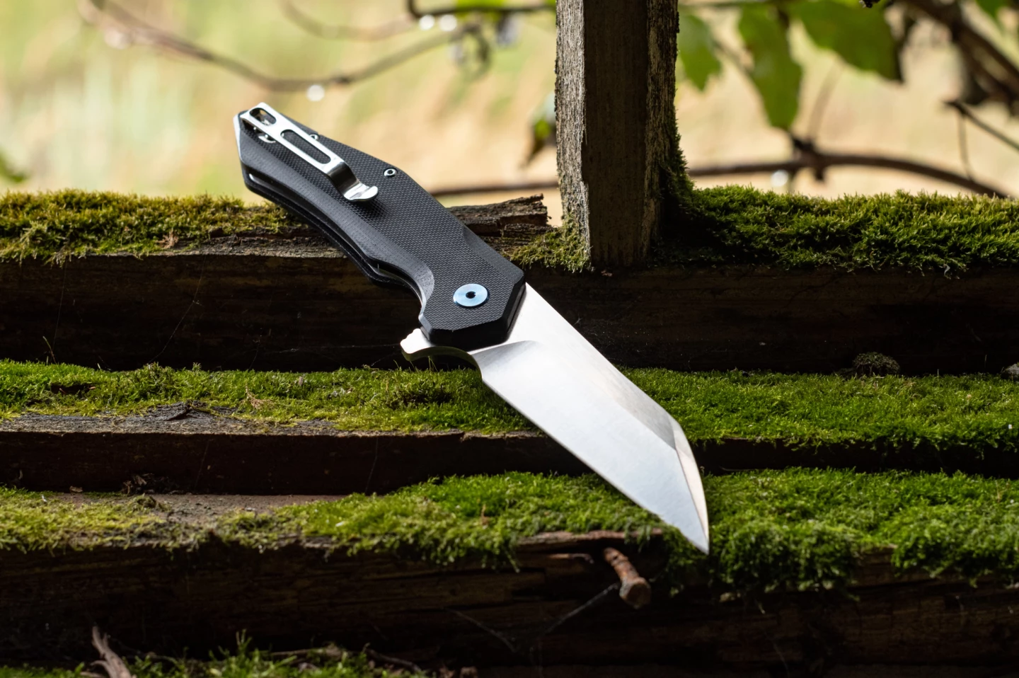 The Peak Spec Ghostclip looks to sidestep the discomfort of traditional pocket clips like this one
