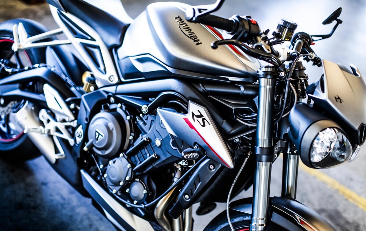 2017 Triumph Street Triple: 123 horsepower, 166kg dry. That's impressive.