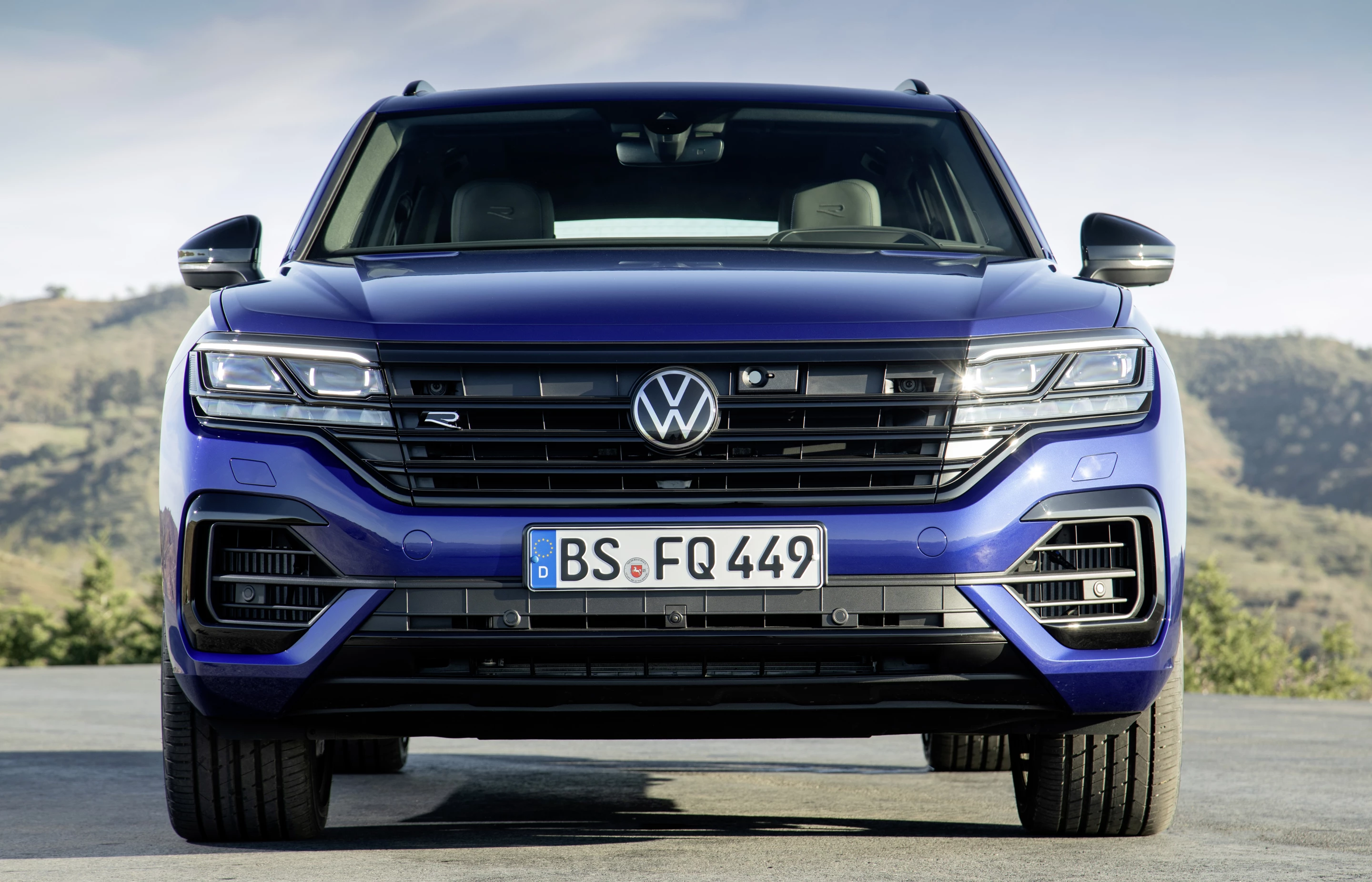 A subtle R badge lurks inside the black grille