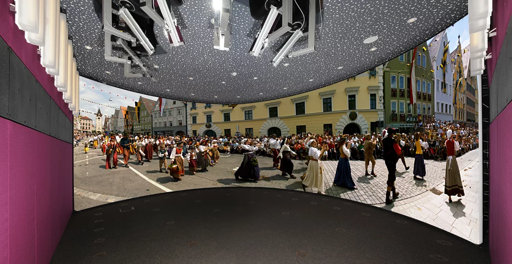 HHi TIME's panoramic screen