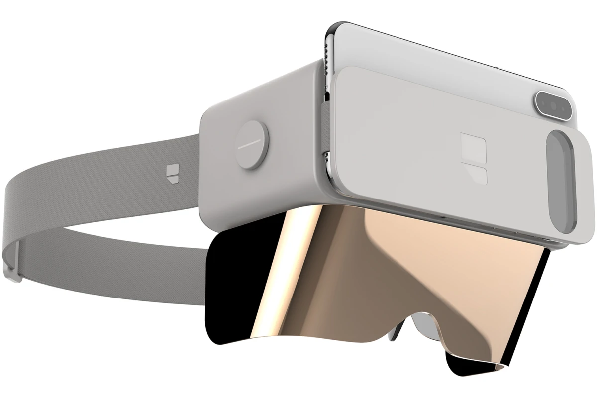 Ghost combines a smartphone slot with an AR visor