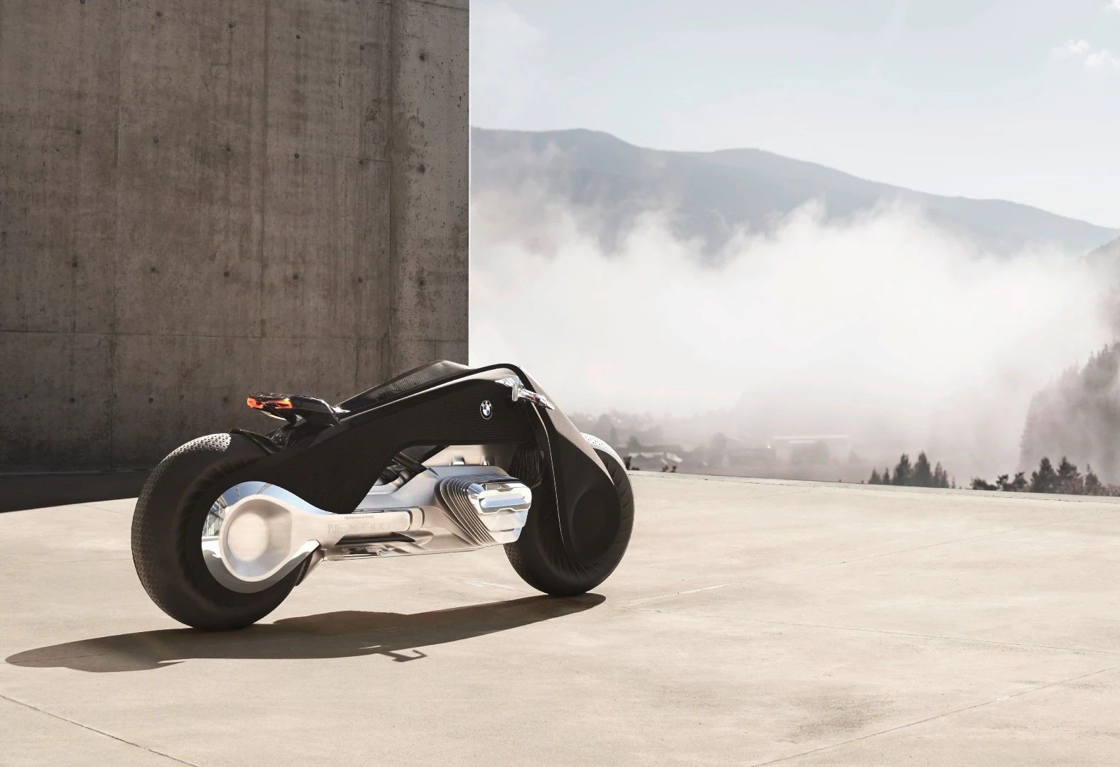 A look at the BMW Motorrad Vision Next 100 shows that there are few joints and no visible bolts, screws, springs, or shocks
