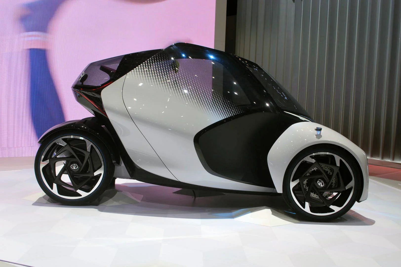 The electric i-Tril's range is given as over 200 km (124 mi) per charge