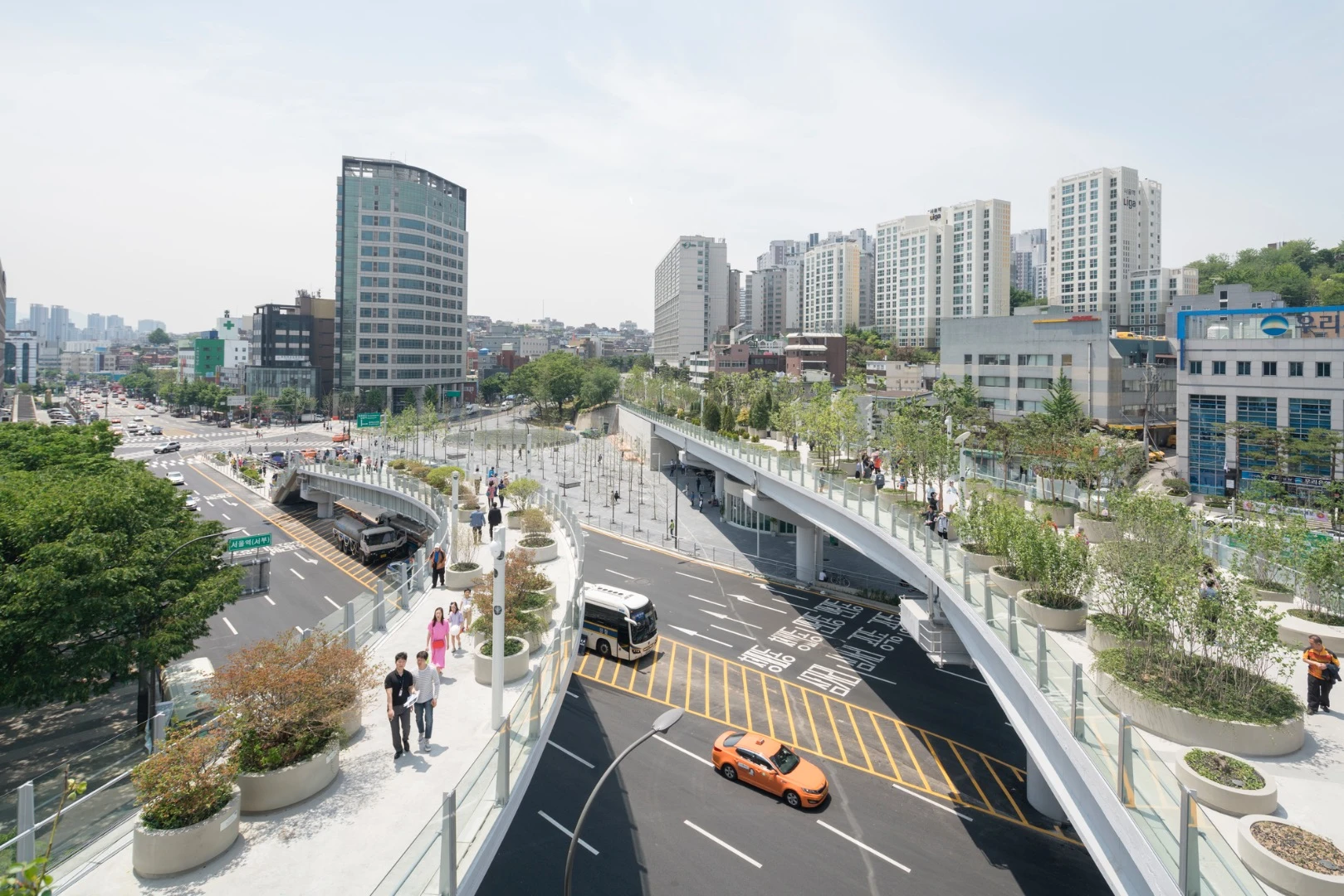 The Seoullo part of the 7017 Skygarden name derives from Seoullo, Korean for both "towards Seoul" and "Seoul Street," while 7017 reflects the overpass' original construction year of 1970 and its re-opening as a park in 2017