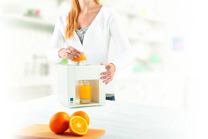 The electric juicer comes with two different heads and features an automatic starting mechanism
