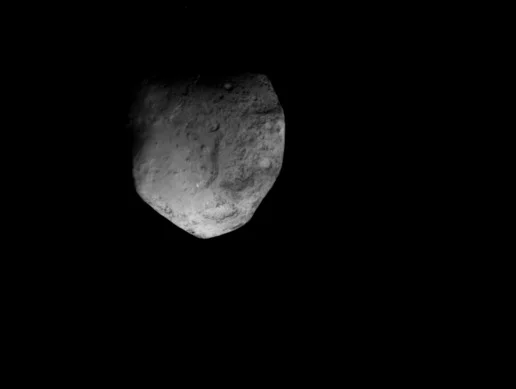 NASA's Stardust-NExT mission image of comet Tempel 1 at 8.39pm PST on February 14th 2011 traveling at 207km/hr (128.6 mile/hr) (Credit: NASA)