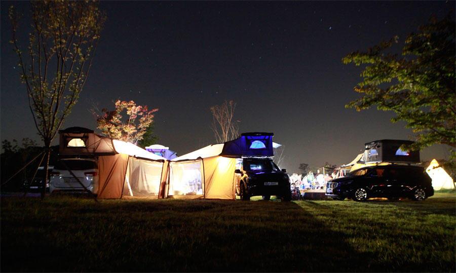 Hardtop Ones plus annex rooms built into a cozy campsite