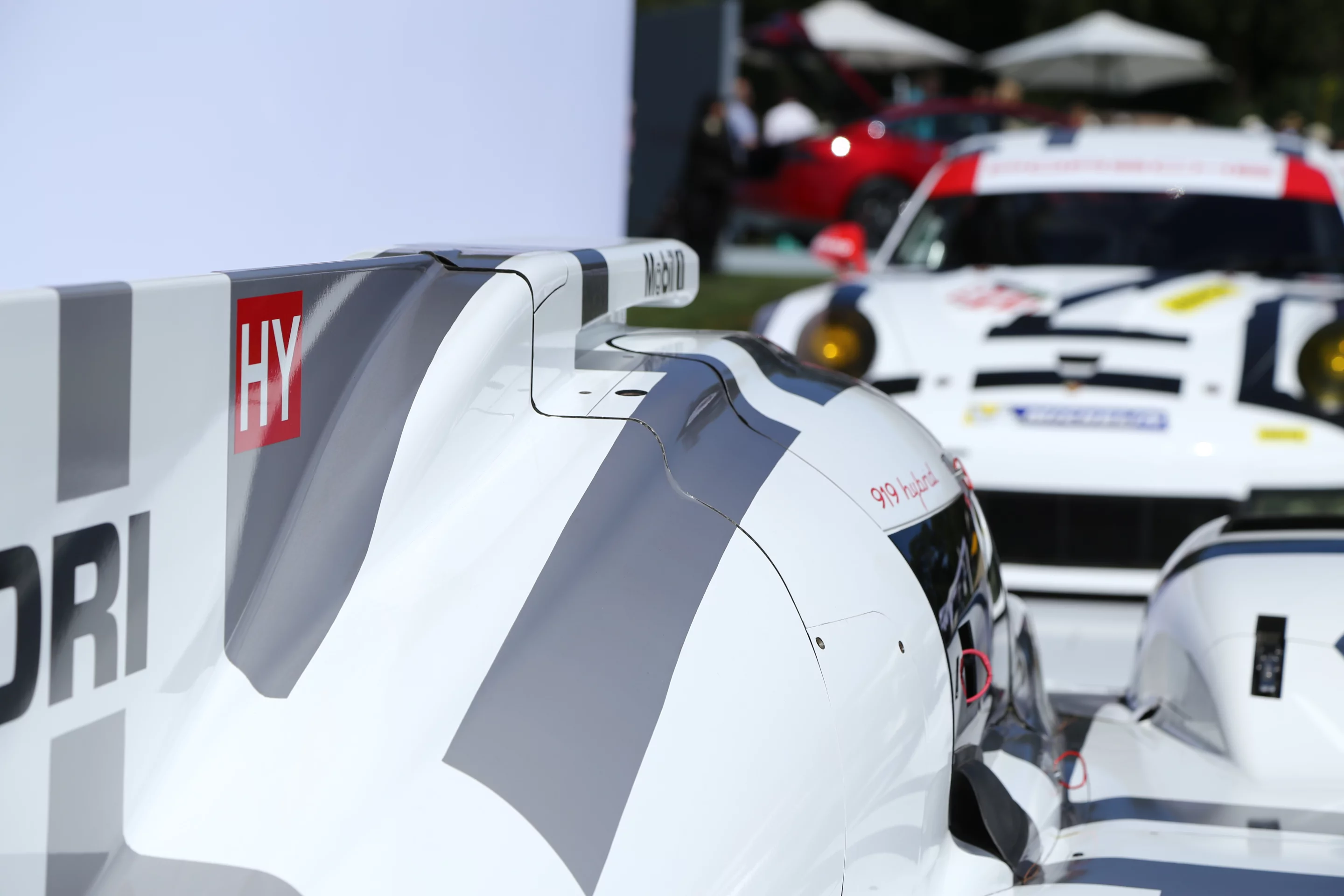 Looking forward over the vertical blade towards the 919's sculpted cockpit (Photo: Angus MacKenzie/Gizmag.com)