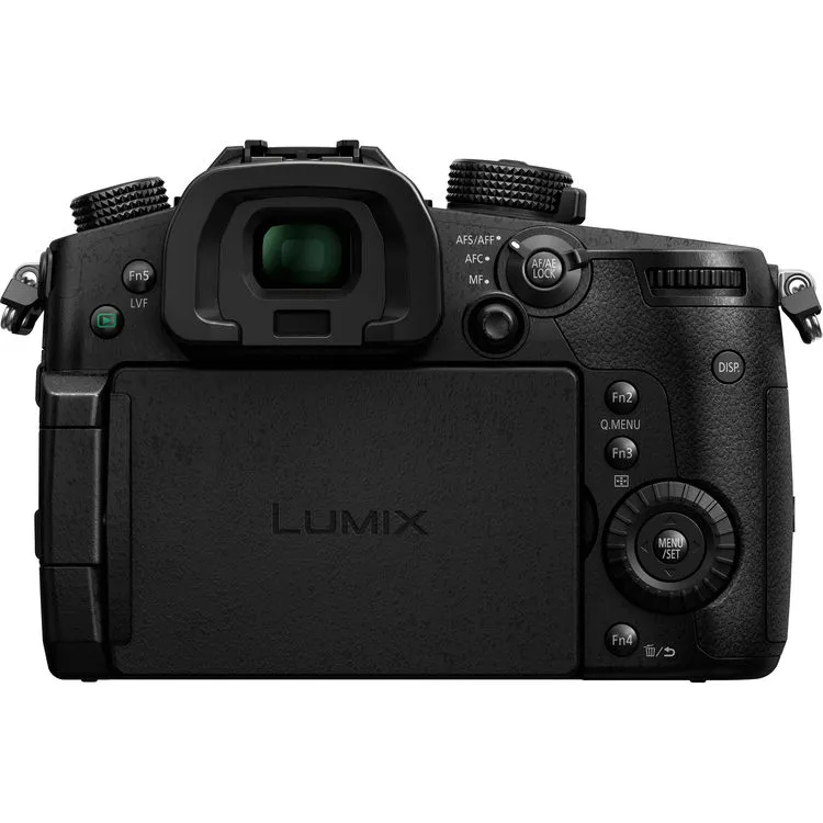 Panasonic GH5: splashproof magnesium alloy body makes the exterior a reliable tool in all weather