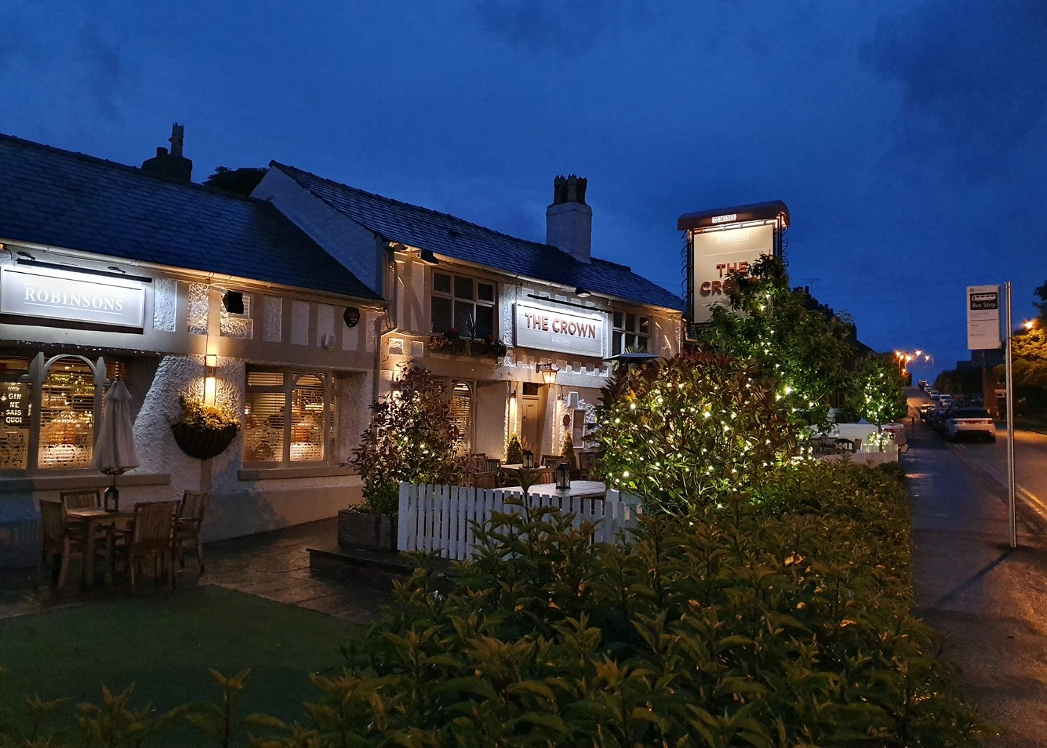 The same pub as before but in the evening, and again the S10 gets plenty of detail and color contrast