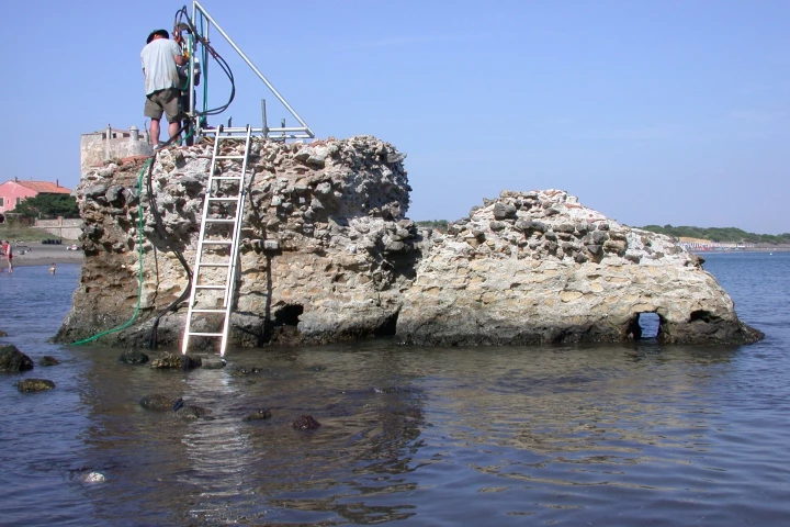 An ancient Roman pier is still standing in a bay in Italy, and researchers have studied samples of the concrete to explore the secrets of its long-lasting strength