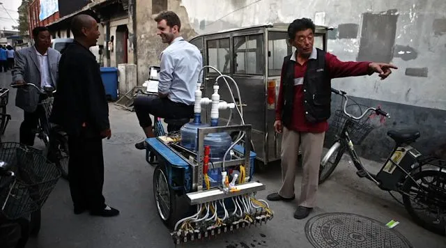 Artist Nicholas Hanna has created a cargo tricycle-based system that prints Chinese calligraphy on the road, in water