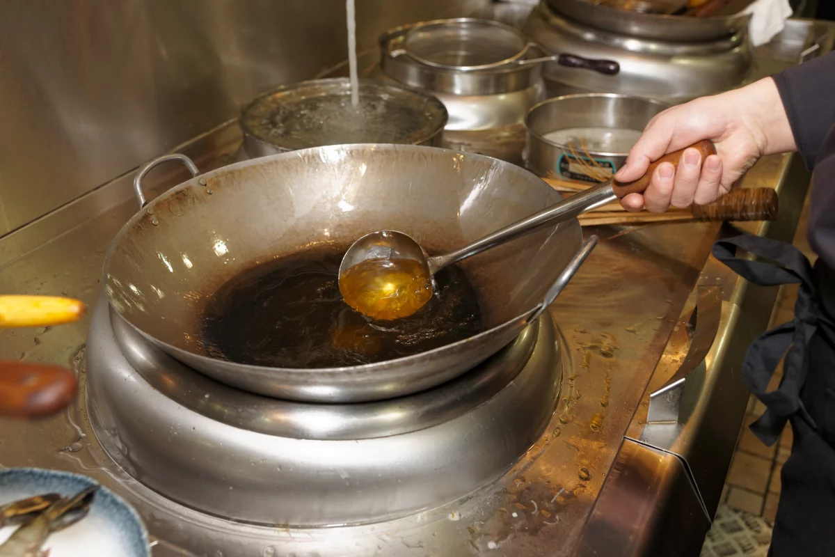 China's used cooking oil may soon find use fueling airliners (Photo: Shutterstock)